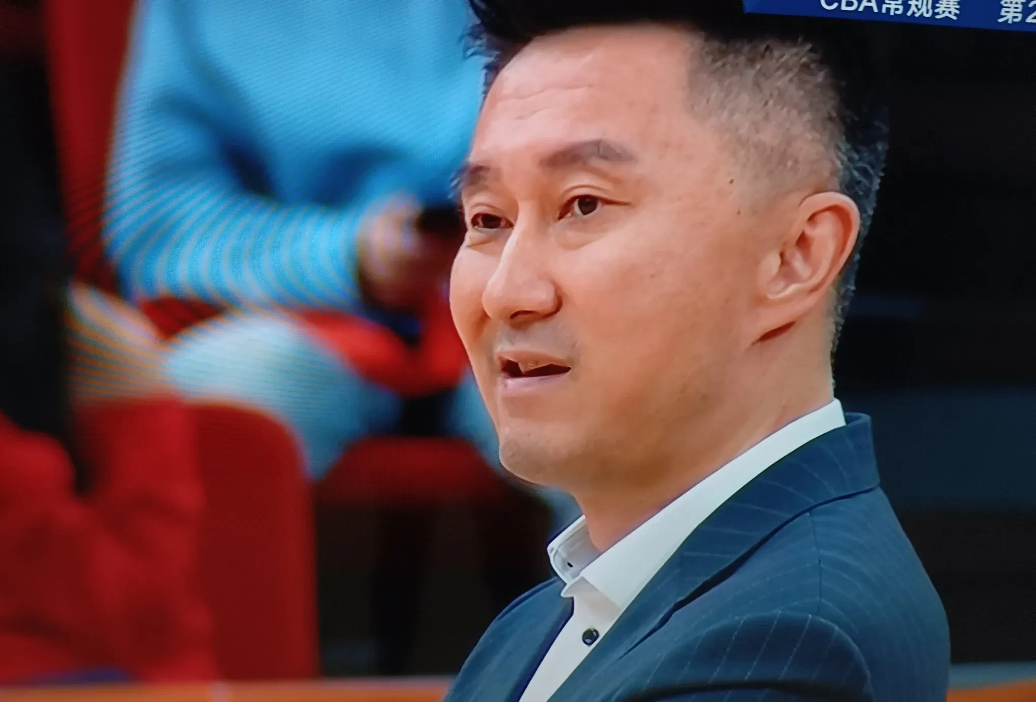 击剑淘汰赛上演强强对话,渝州犀牛队强势反弹陇右飞鹰队,团队配合流畅;球迷期待下一战 击剑淘汰赛上演强强对话,渝州犀牛队强势反弹陇右飞鹰队,团队配合流畅;球迷期待下一战