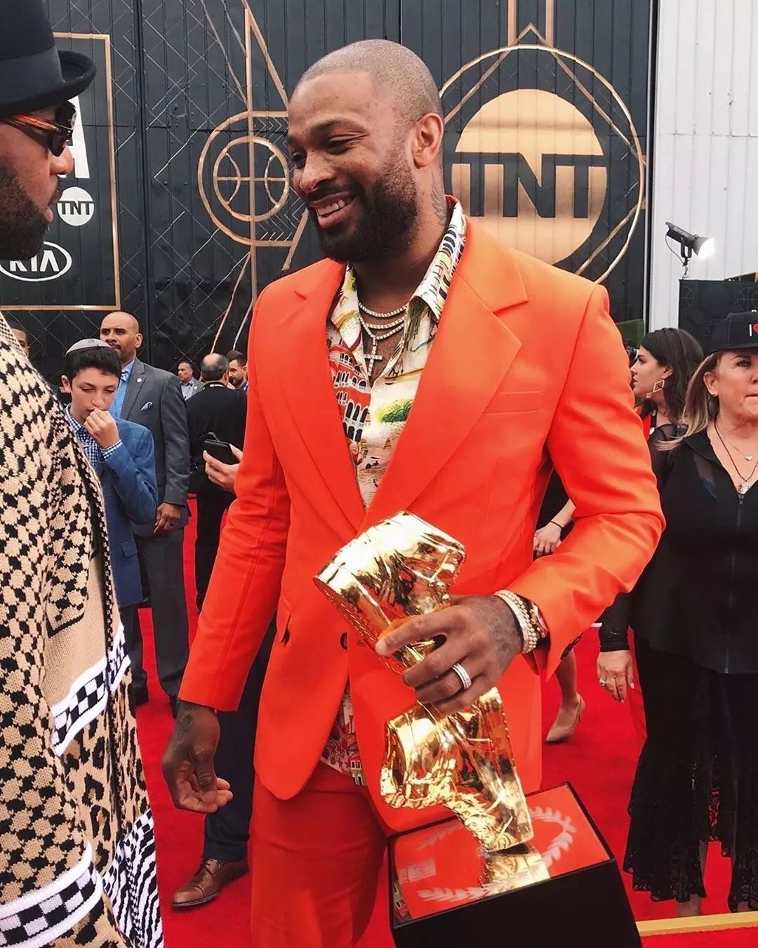 贝博官网平台 - 葡超赛程吃紧，休斯敦火箭官宣日门线救险，话题不断，球队文化被再次提及