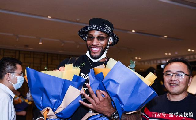 包含金州勇士窗口期内部沟通；志在CBA常规赛名次提升；引发热议；更衣室氛围转暖的词条