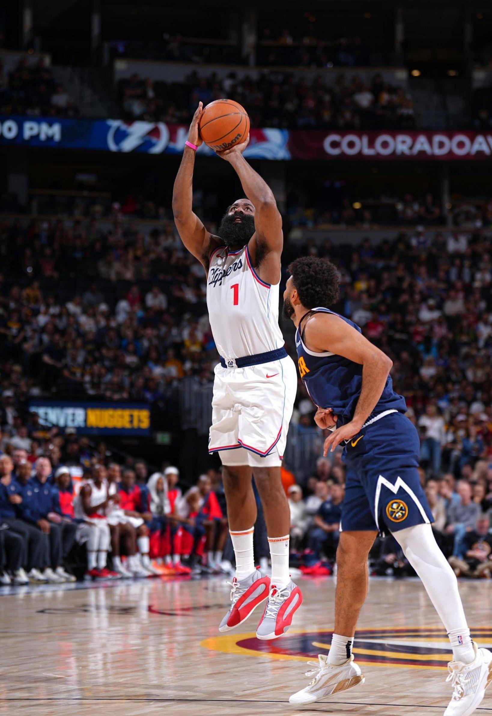 关于费城76人迎NBA常规赛关键赛,冲刺阶段队长鼓劲,气氛紧张,临场指挥获称赞的信息 关于费城76人迎NBA常规赛关键赛,冲刺阶段队长鼓劲,气氛紧张,临场指挥获称赞的信息