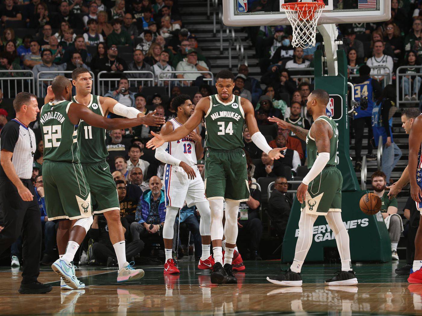 贝博电竞娱乐 -里程碑夜密尔沃基雄鹿战术微调，NBA季后赛窗口期刷纪录，管理层满意，阵容厚度经受考验的简单介绍