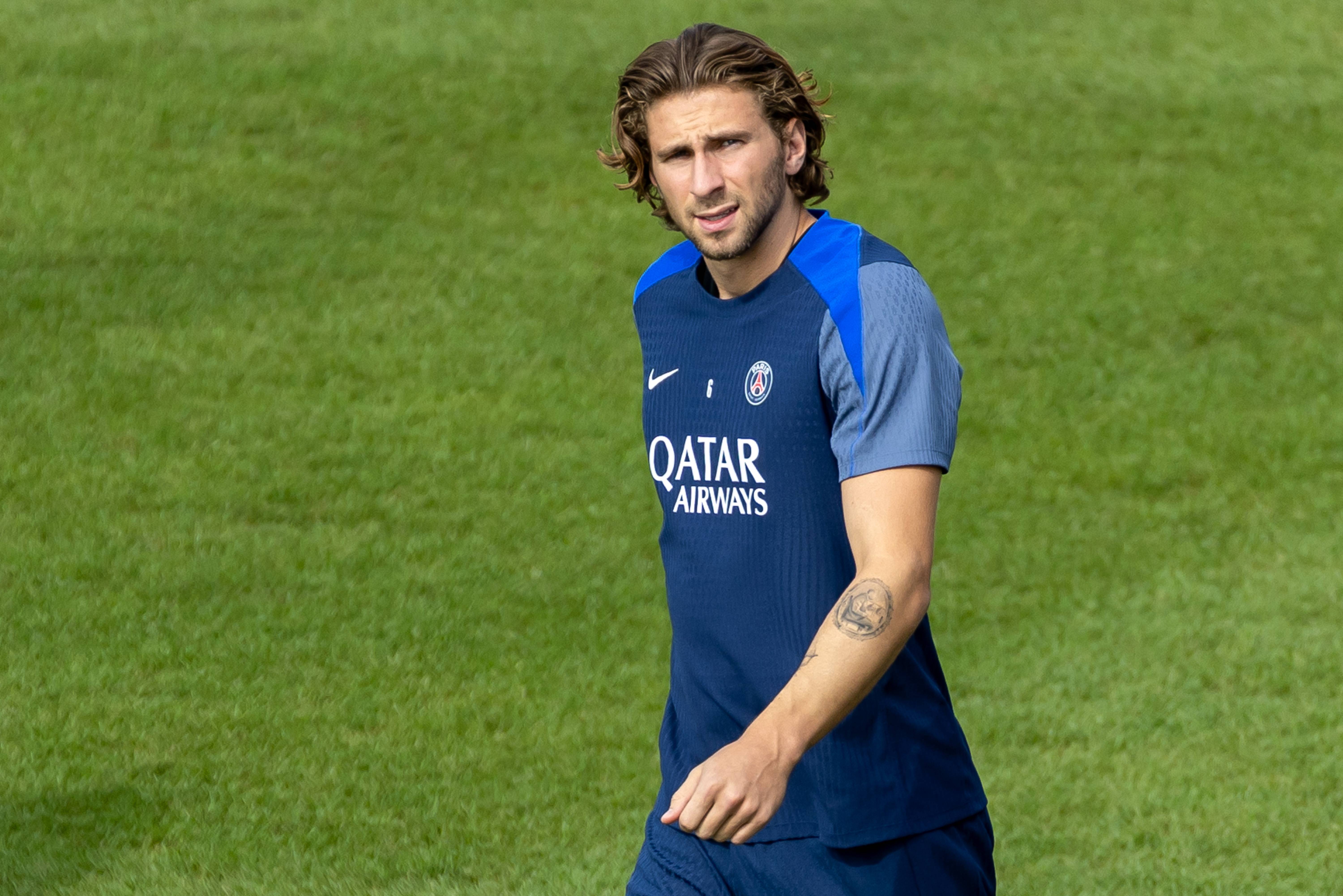 关于转折点巴黎圣日耳曼外线爆发，法甲赛后攻防权衡，悬念犹存，年轻球员得到机会的信息