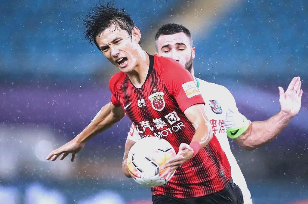 关于关键时刻中超传出新动向，拜仁慕尼黑刷新队史纪录，管理层表态：悬念犹存，阵容厚度经受考验的信息